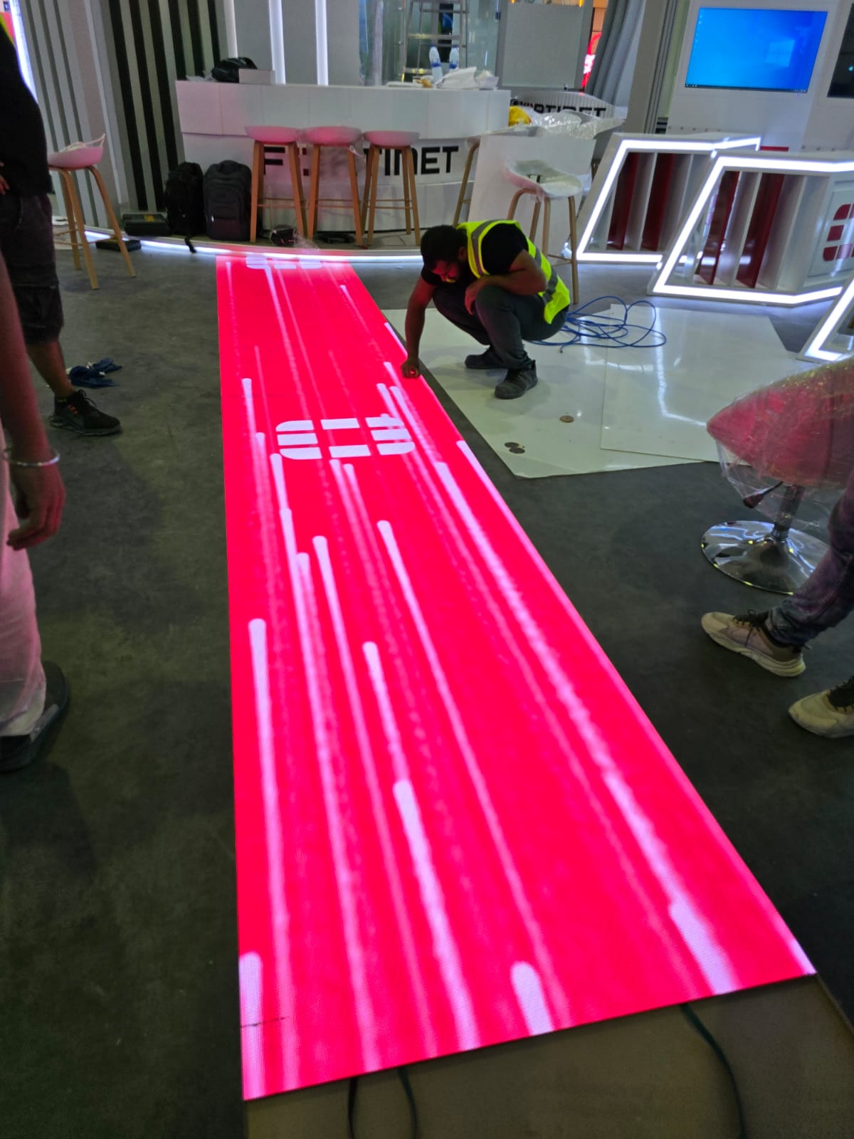 Dubai P2.604 Indoor Rolling Floor LED Screen