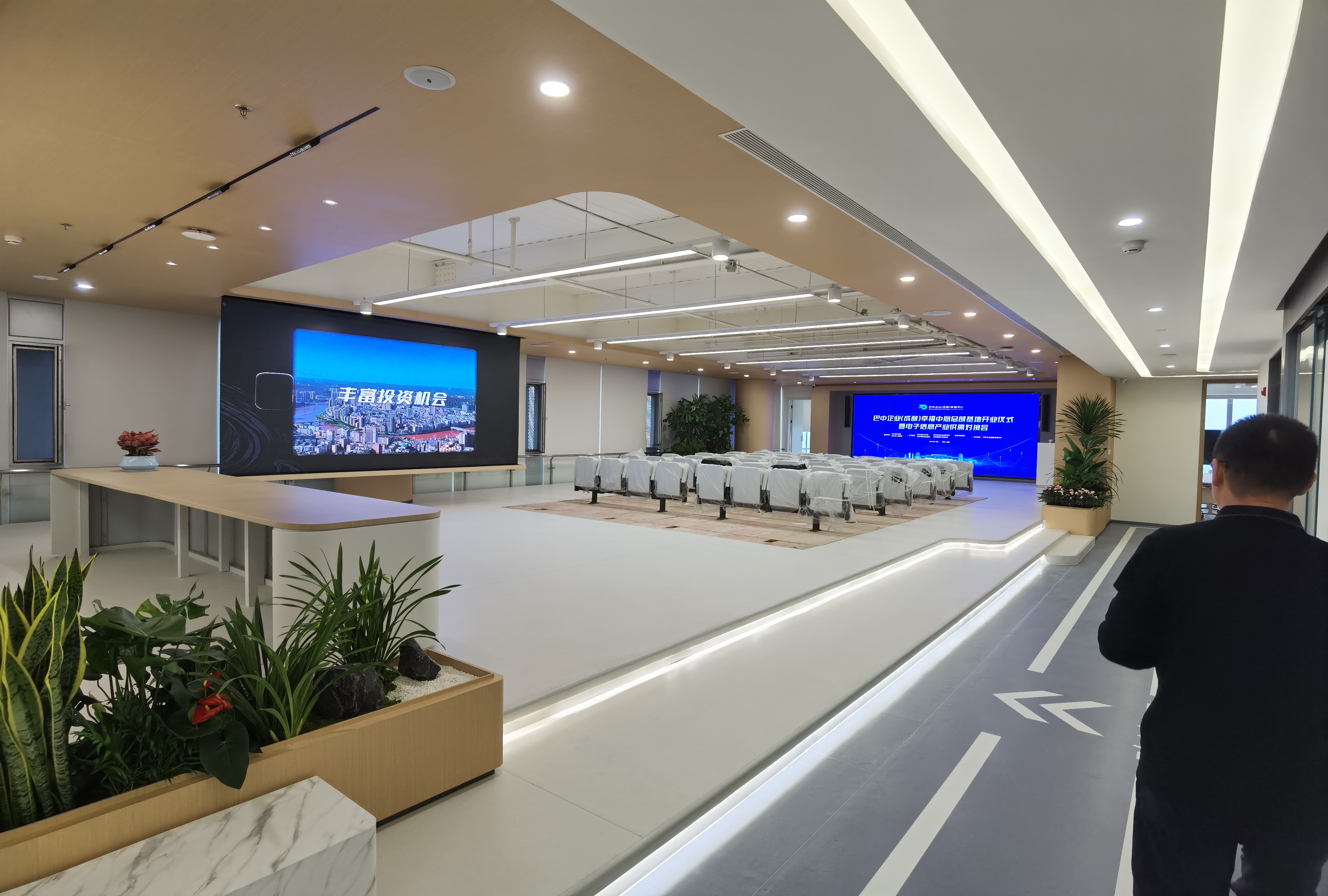 Chengdu - P2.604 Indoor Rolling Gate LED Display